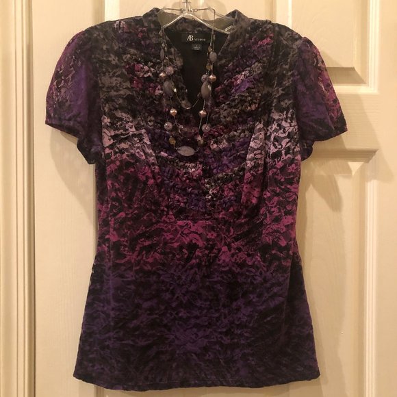 Ladies Top - Picture 1 of 1